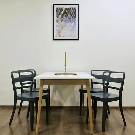 Charm Deco Near Old Town, All-friendly Apartman *