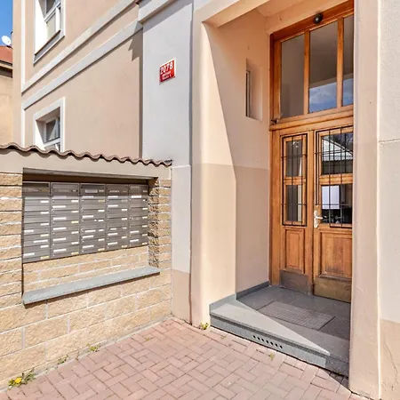 Charm Deco Near Old Town, All-friendly Appartement Prague